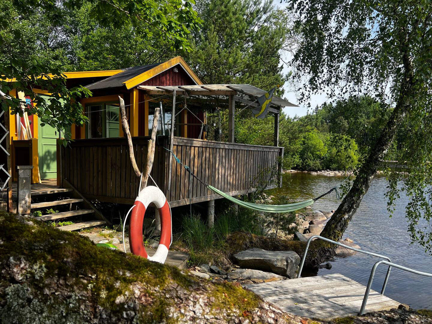 Lakehouse getaway with rowing boat